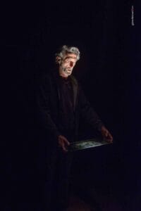 Sagoma-9-200x300 Debutta al Teatro Nuovo 'Sagoma-Monologo per luce sola' con Nando Paone