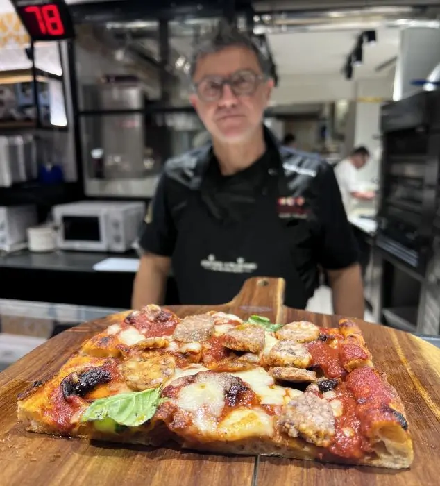 Quella-Diavola-di-Luciana.jpg Il Colmo del Pizzaiolo? Federico Guardascione si fa in tre