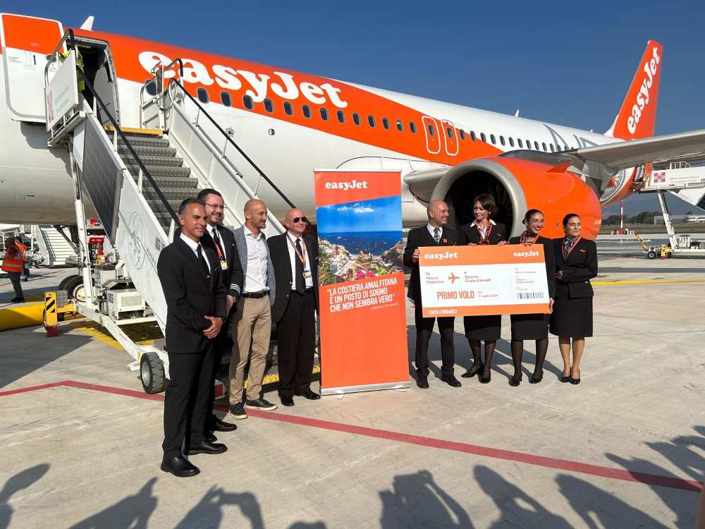 240711_easyJet_VoloInaugurale_MXPQSR_crew1 easyJet avvia le operazioni all'aeroporto di Salerno con il primo volo da Milano Malpensa