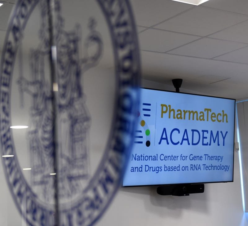 Sala_riunioni-Pharmatech-foto Pharmatec Academy: si diplomano i primi talenti nella ricerca farmacologica con tecnologia RNA