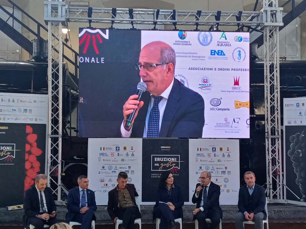 Convegno-1-low Eruzioni del Gusto: inaugurata la sesta edizione tra vini delle terre vulcaniche e tesori UNESCO