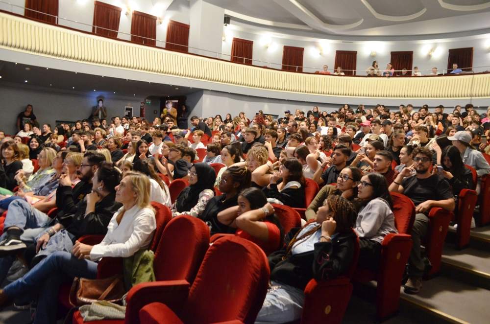 Pubblico-1-low Educazione, formazione e valore: 500 ragazzi a Napoli per il progetto di Patrizio Oliva