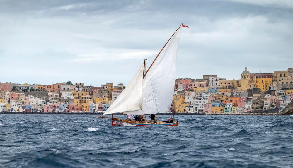VCP_24_0478_BluePassion-Copy Isola di Graziella in festa: è nata Procida Vela Cup, la 'Barcolana' del Golfo di Napoli