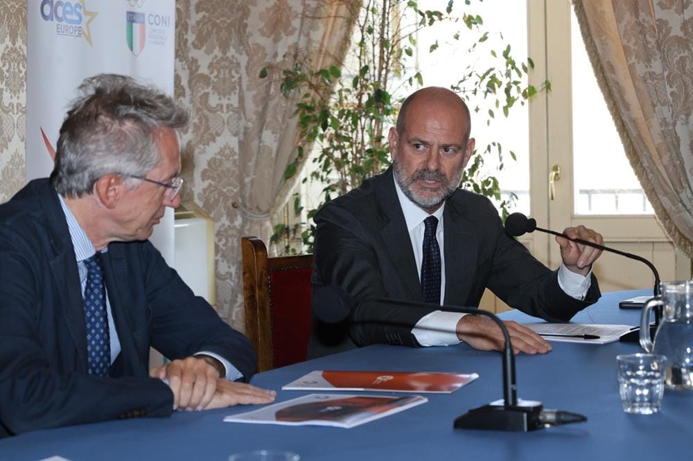 4-4-Copy Napoli Basket lancia 'Un Canestro di Sorrisi': sport e solidarietà per tutta la città