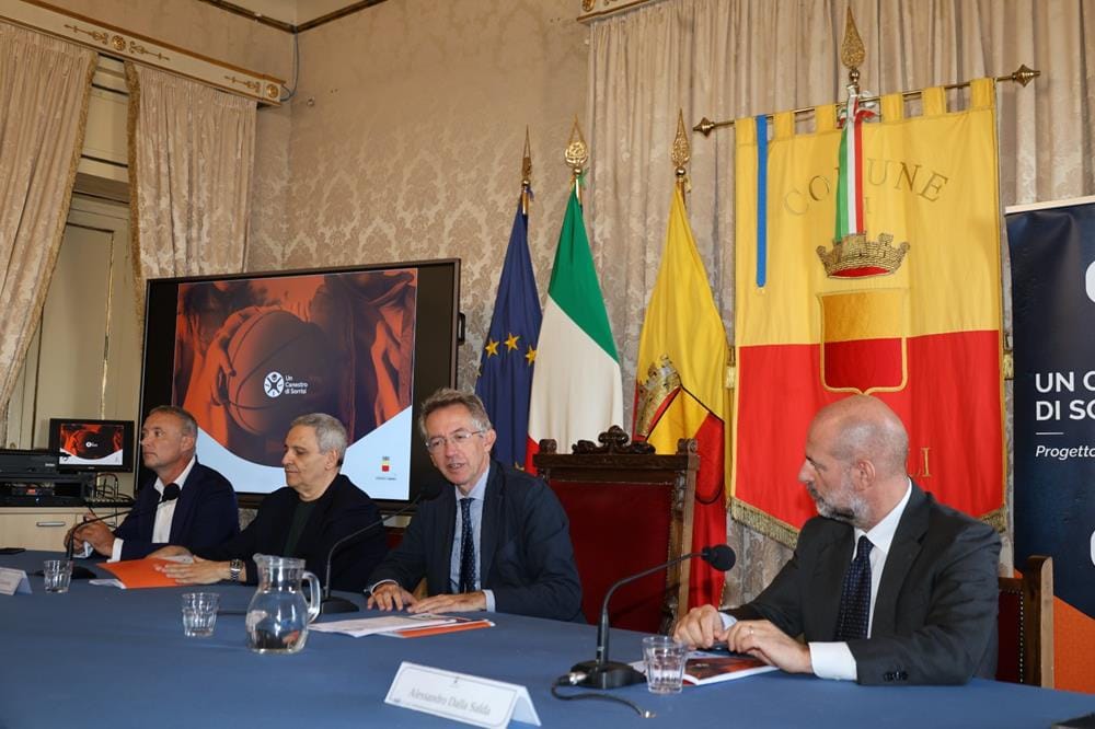 5-4-Copy Napoli Basket lancia 'Un Canestro di Sorrisi': sport e solidarietà per tutta la città