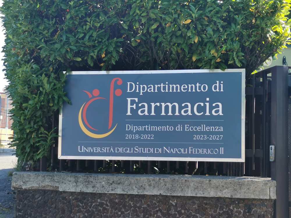 Dipartimento-di-Farmacia-targa La Federico II terza al mondo per Farmacia nella classifica GRAS 2024 della Shanghai Ranking