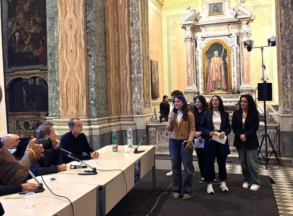 gli-studenti-di-F2-RadioLab-della-Federico-II-2-Copy La Radio compie 100 anni ma è il media più giovane che esista